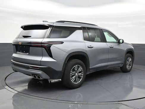 Used 2024 Chevrolet Traverse LT FWD image 5