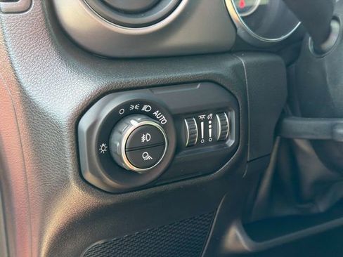 Used 2022 Jeep Gladiator Willys image 22