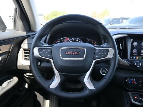 Used 2024 GMC Terrain Denali w/ Denali Premium Package AWD/4WD image 10