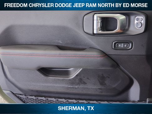 Used 2023 Jeep Gladiator Rubicon w/ Cold Weather Group AWD/4WD image 16