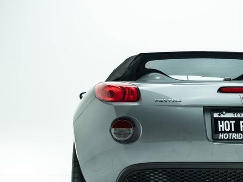 Used 2007 Pontiac Solstice Roadster w/ Premium Package image 16