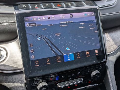 Used 2023 Jeep Grand Cherokee Limited w/ Luxury Tech Group II AWD/4WD image 18