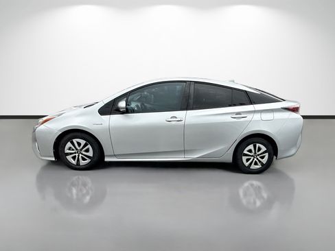 Used 2016 Toyota Prius Four FWD image 6