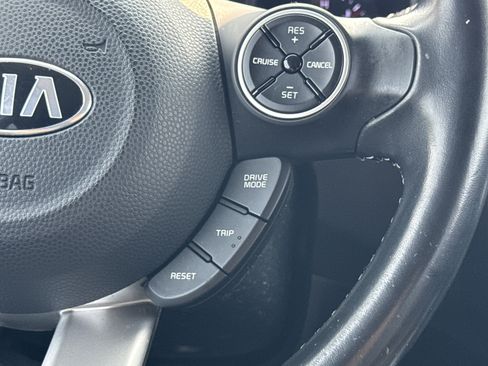 Used 2017 Kia Soul + w/ Audio Package FWD image 6