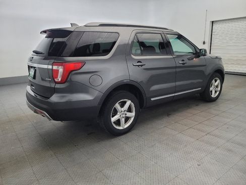 Used 2017 Ford Explorer XLT image 10