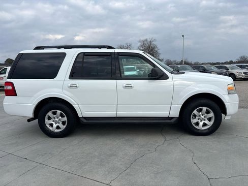 Used 2010 Ford Expedition XLT image 3