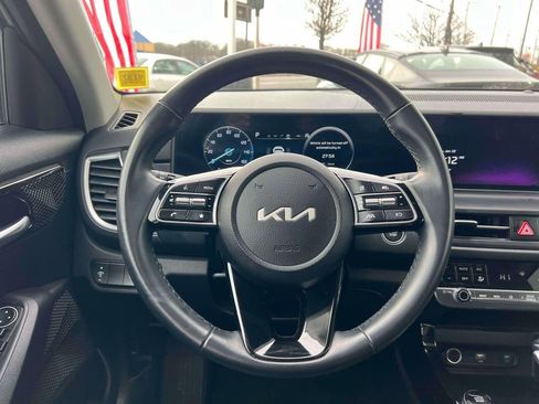 Used 2025 Kia Seltos EX w/ EX Sunroof Package image 12