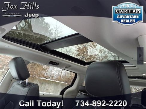 Used 2020 Chrysler Pacifica Limited image 17