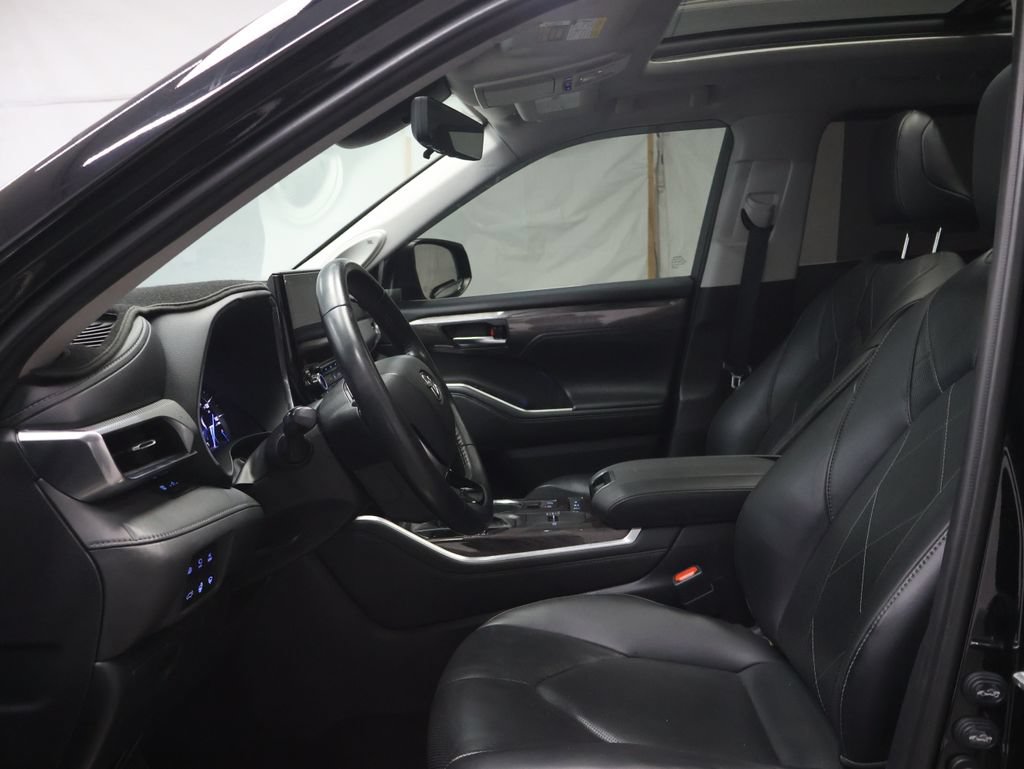 Used 2021 Toyota Highlander Platinum AWD/4WD image 17
