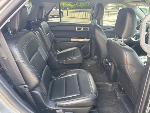 Used 2022 Ford Explorer XLT w/ Equipment Group 202A AWD/4WD image 30