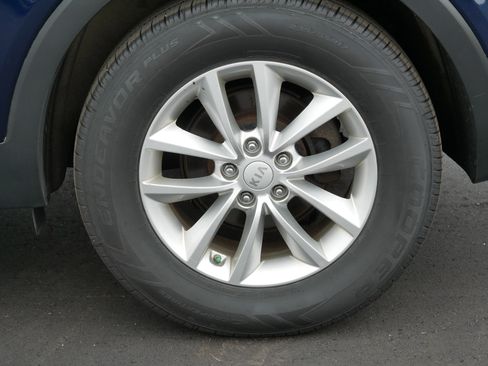 Used 2018 Kia Sorento AWD image 9