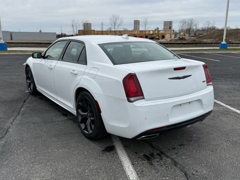 Used 2022 Chrysler 300 Touring L image 3