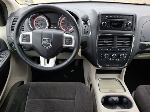 Used 2013 Dodge Grand Caravan SXT w/ UConnect Hands-Free Group image 13