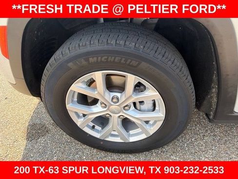 Used 2023 Jeep Grand Cherokee Limited AWD/4WD image 4