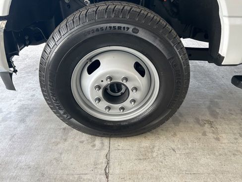 Used 2025 Ford F350 XLT image 12