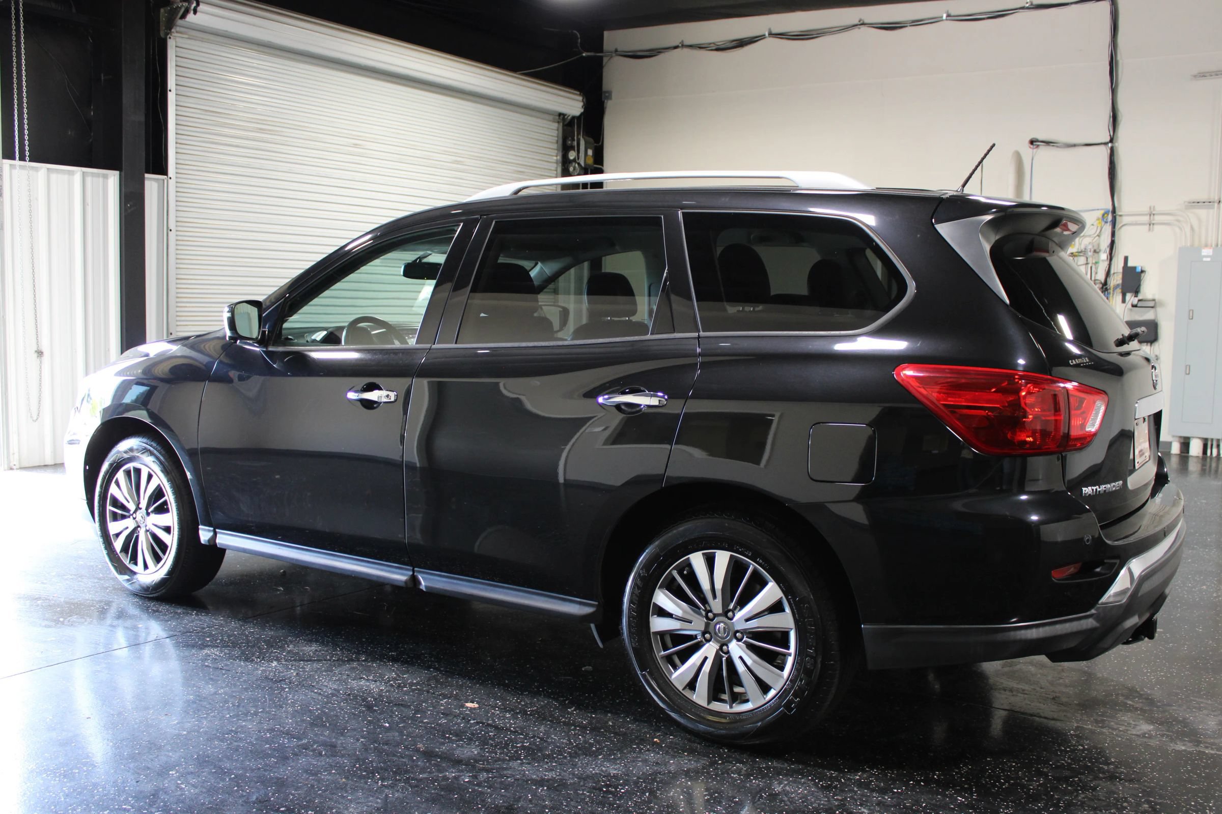 Used 2018 Nissan Pathfinder SL w/ Cargo Package FWD image 6