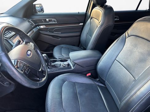 Used 2019 Ford Explorer Limited w/ Class III Trailer Tow Package image 9