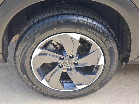 Certified 2025 Nissan Rogue SV FWD image 29
