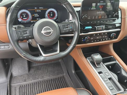 Used 2024 Nissan Pathfinder Platinum w/ Black Appearance Package FWD image 22