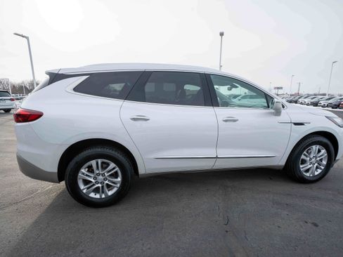 Used 2018 Buick Enclave Essence image 6
