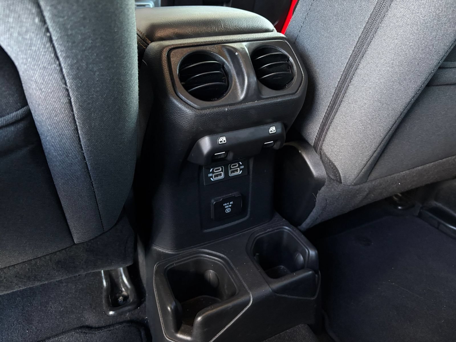 Used 2025 Jeep Wrangler Unlimited Sahara AWD/4WD image 21