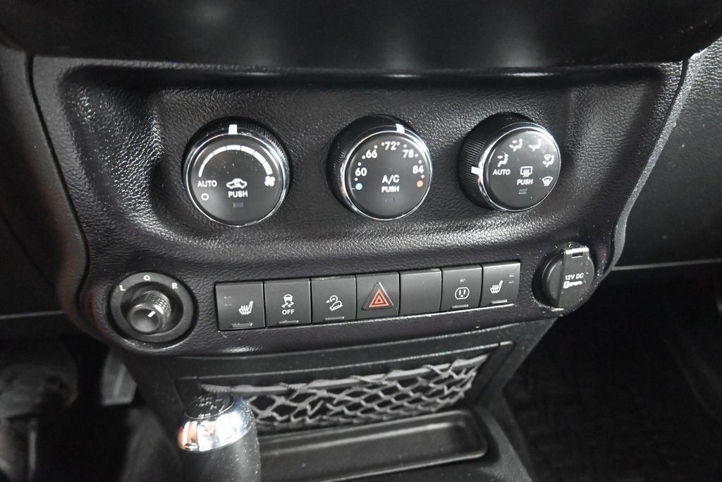 Used 2016 Jeep Wrangler Unlimited Rubicon AWD/4WD image 20