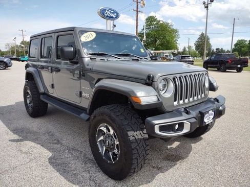 Used 2018 Jeep Wrangler Unlimited Sahara AWD/4WD image 7