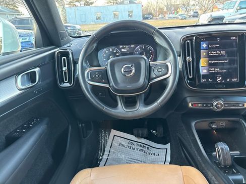 Used 2019 Volvo XC40 T5 Momentum image 19