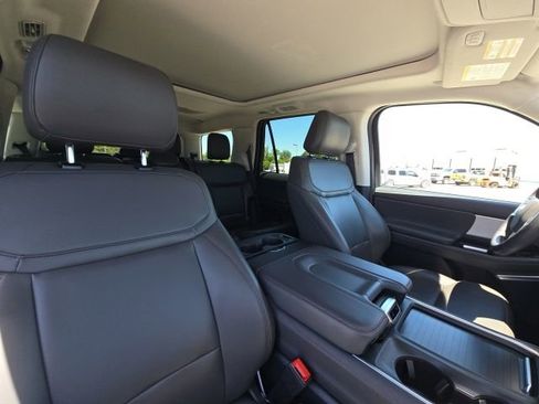 Used 2025 Ford Expedition Active AWD/4WD image 25