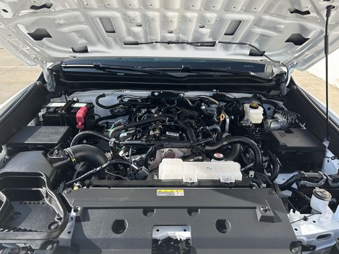Certified 2025 Toyota Tacoma SR5 AWD/4WD image 13