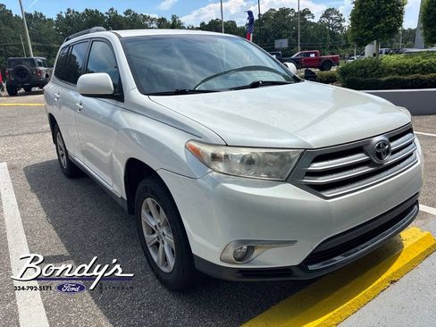 Used 2013 Toyota Highlander Plus FWD image 3