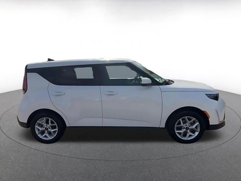 Used 2025 Kia Soul LX w/ LX Technology Package FWD image 15