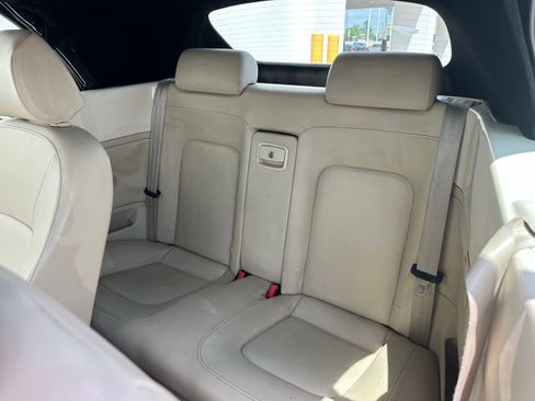 Used 2010 Volkswagen Beetle Final Edition FWD image 11