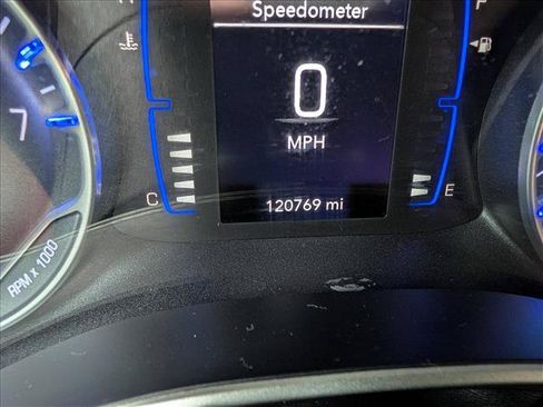 Used 2020 Chrysler Voyager Lxi FWD image 37