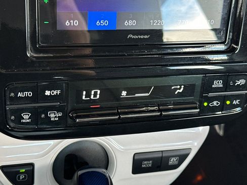 Certified 2017 Toyota Prius Four w/ Advanced Technology Package image 24