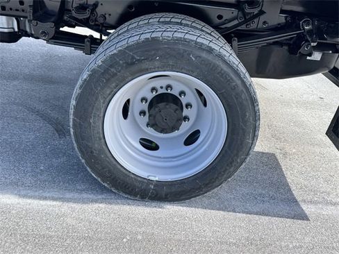 New 2025 Ford F550 4x4 SuperCab Super Duty image 17