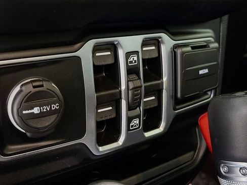 Used 2025 Jeep Wrangler Unlimited Sahara w/ Safety Group AWD/4WD image 18