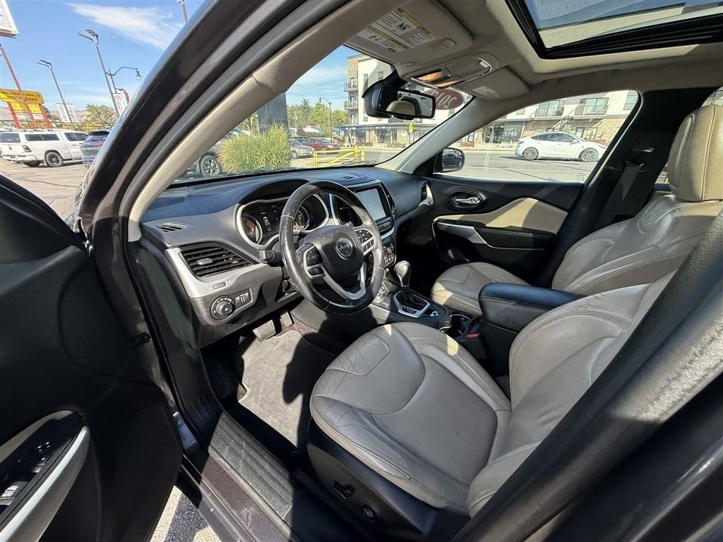 Used 2017 Jeep Cherokee Limited AWD/4WD image 30