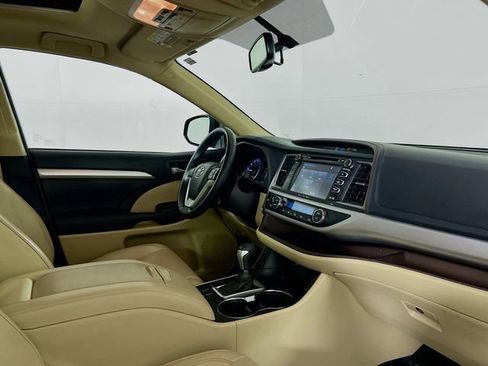 Used 2016 Toyota Highlander XLE FWD image 8