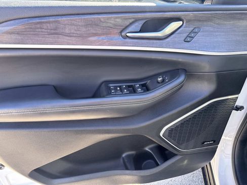 Used 2022 Jeep Grand Cherokee Limited 4xe image 15