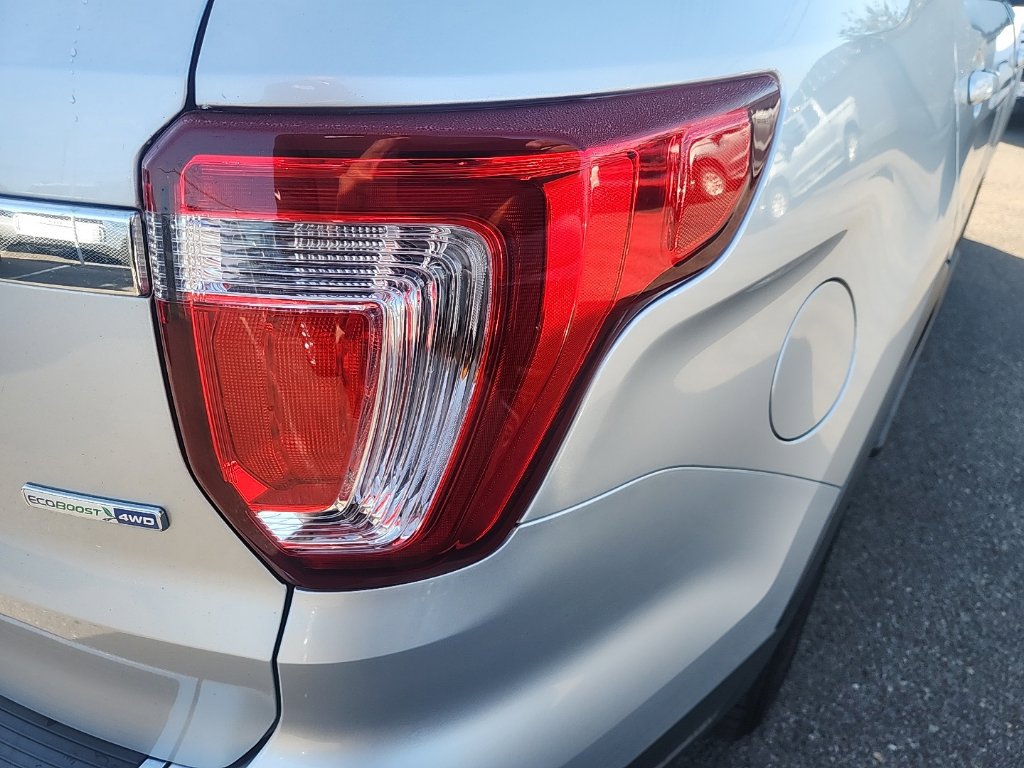 Used 2018 Ford Explorer XLT w/ Equipment Group 201A AWD/4WD image 13
