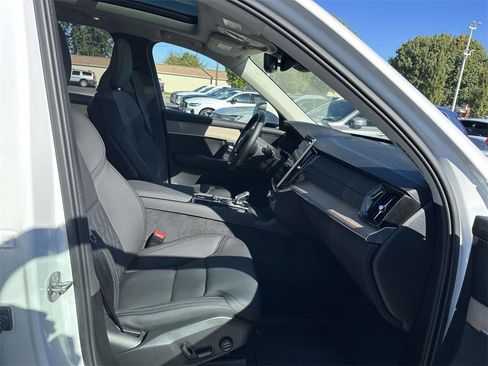 New 2025 Volvo XC90 T8 Plus w/ Protection Package Premier image 11
