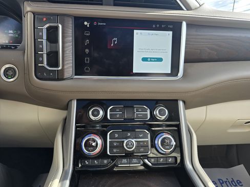 Used 2022 GMC Yukon XL Denali w/ Denali Ultimate Package AWD/4WD image 30