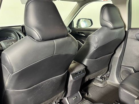 Used 2021 Toyota Highlander XLE AWD/4WD image 33