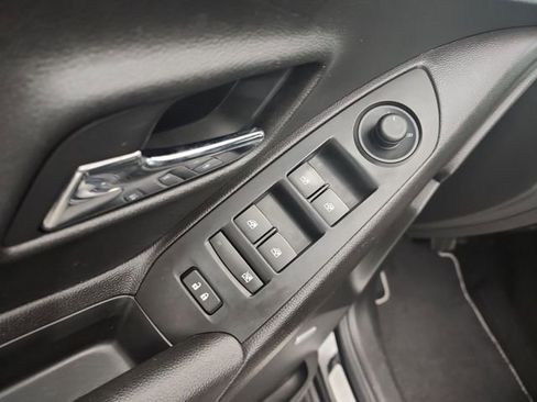 Used 2018 Chevrolet Trax Premier w/ Midnight Edition image 18