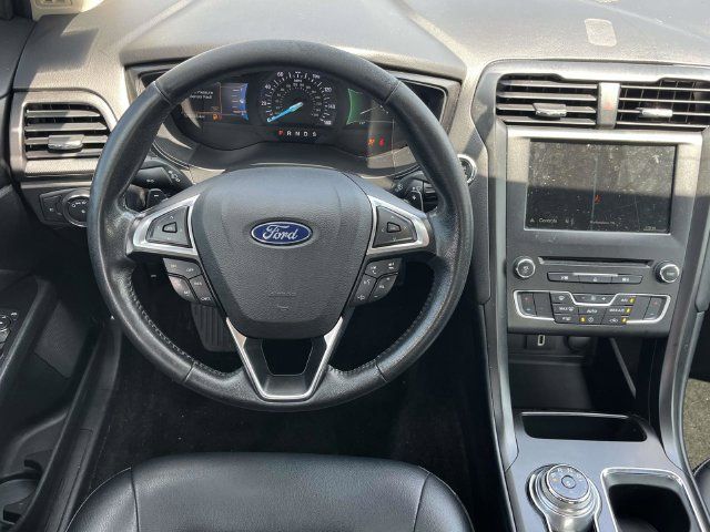 Used 2018 Ford Fusion SE w/ Equipment Group 201A FWD image 17