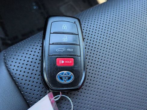 Used 2021 Toyota Venza Limited AWD/4WD image 30