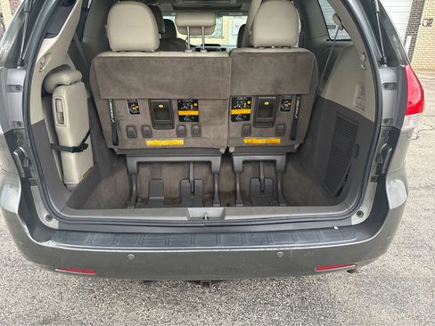 Used 2011 Toyota Sienna XLE w/ XLE Navigation Pkg FWD image 15