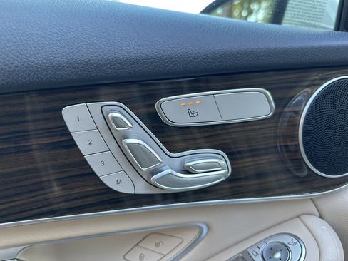 Used 2021 Mercedes-Benz GLC 300 image 21