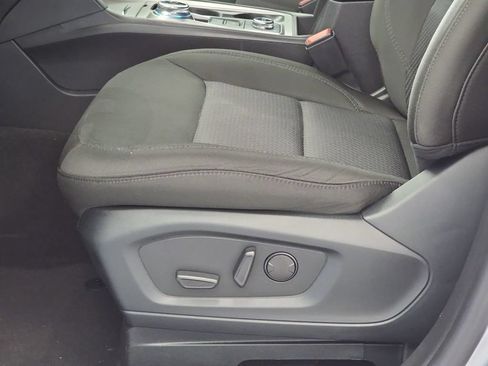 Used 2023 Ford Explorer XLT AWD/4WD image 30